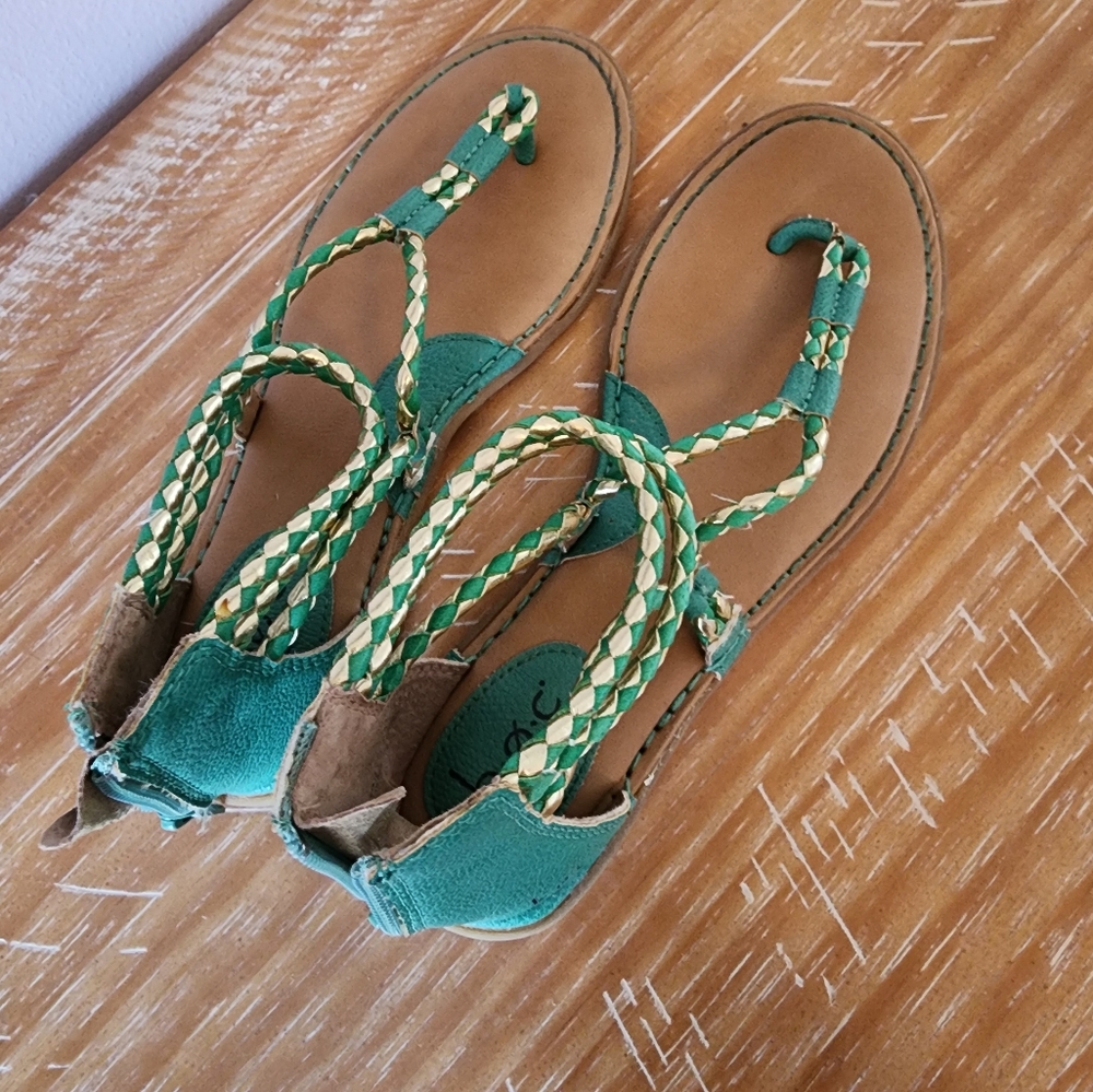 Born sandals